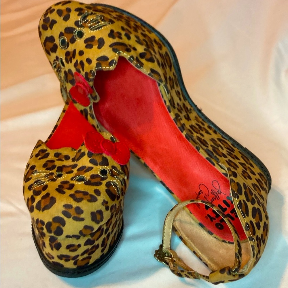 Special Edition RARE Jeffrey Campbell Hello Kitty platform Sandals NWOT Size 8M